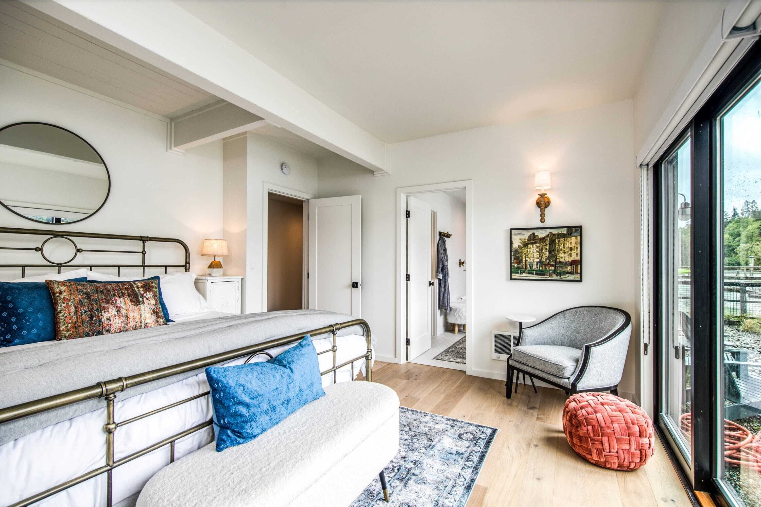 Waterfront w/ Dock Near Fay Bainbridge Park