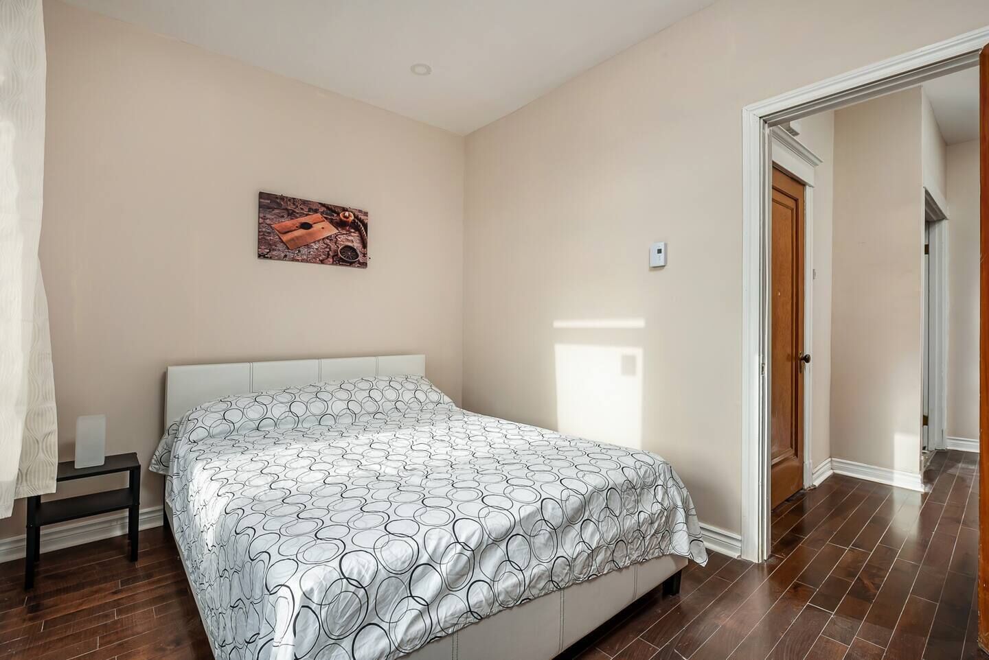 Spacious 3 beds Loft with Parking($14/day)