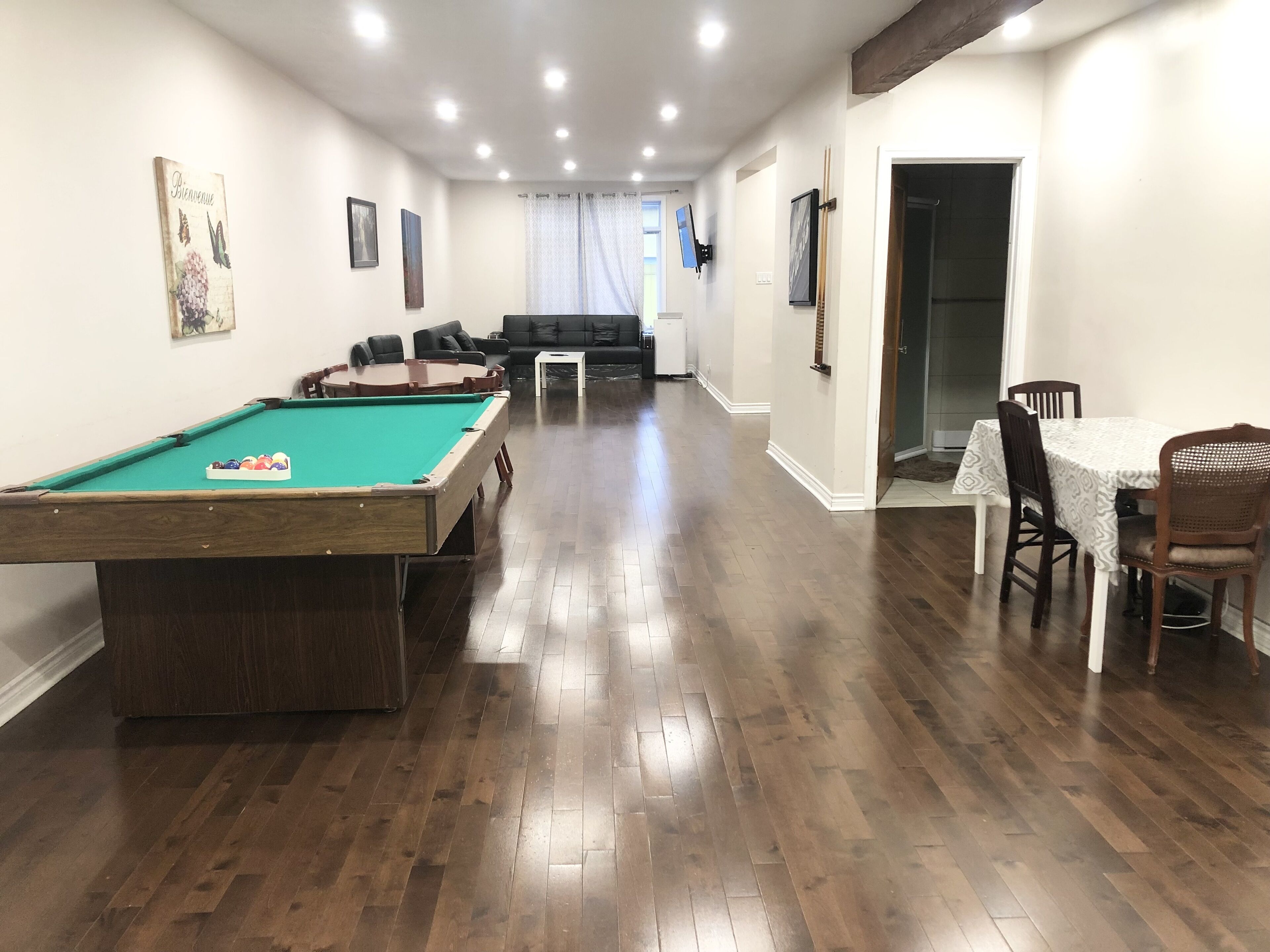 Spacious 3 beds Loft with Parking($14/day)