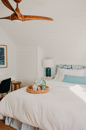 2 bedrooms, desk, iron/ironing board, WiFi
