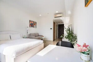 1 chambre, bureau, fer et planche à repasser, Wi-Fi