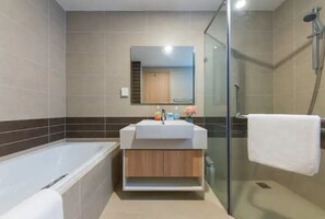 Douche, shampoing, papier toilette