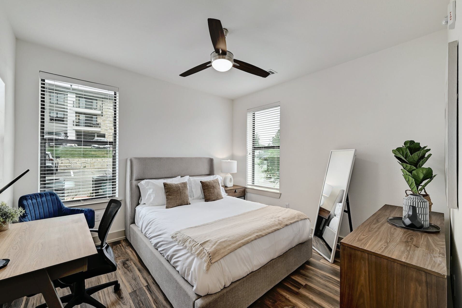 Stylish 2Bed/2Bath Apt + 1G WiFi + Parking