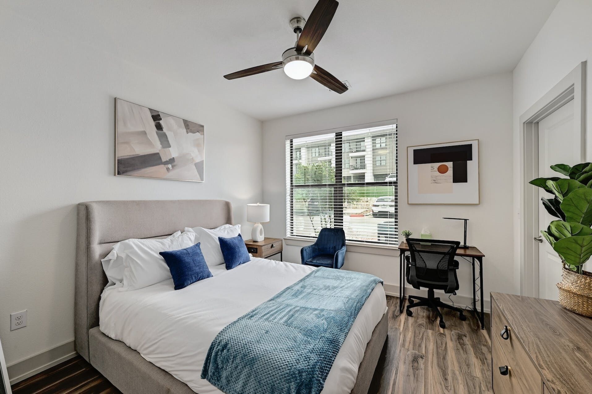 Stylish 2Bed/2Bath Apt + 1G WiFi + Parking