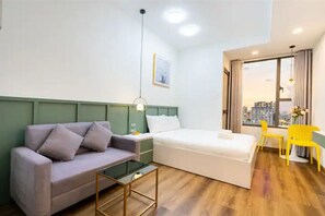 1 slaapkamer, een bureau, een strijkplank/strijkijzer, wifi