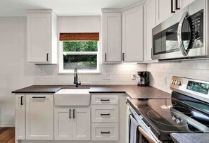 Fridge, microwave, oven, stovetop - Enjoy the country views Unit B (Moody)