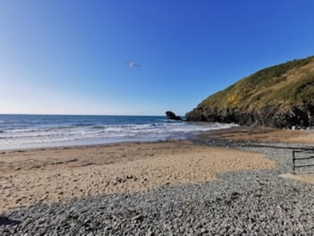 Beach. Honeysuckle Cottage