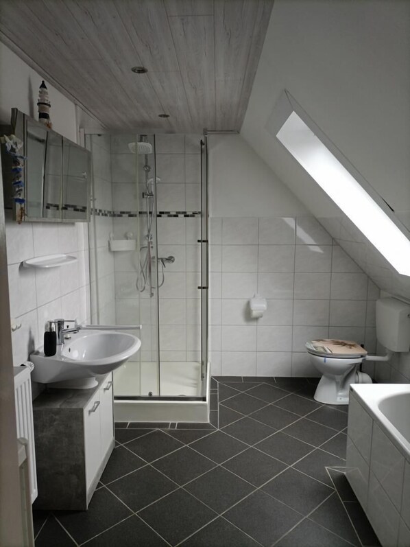 Bathtub, towels - Vacation cottage Ant Fleet (Neufeld)