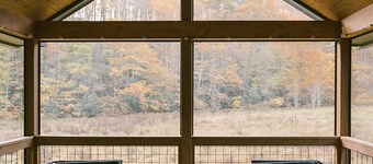 Scandi Cabin on 105 acres: Hot Tub/Sauna/Views/EV,