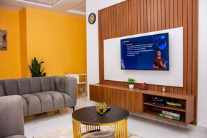 48-tums plasma-tv med satellitkanaler och tv