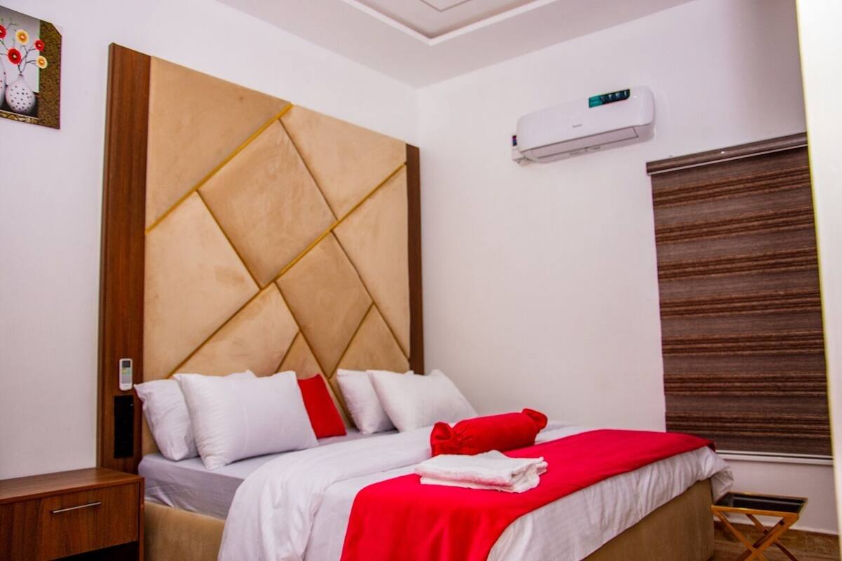 2 bedrooms, in-room safe, iron/ironing board, free WiFi