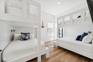 7 bedrooms, hypo-allergenic bedding, iron/ironing board, WiFi