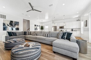 TV, music library, video library - Endless Summer Estate with Pool and Game Room (Miramar Beach)