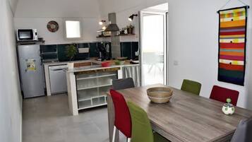 Panoramic House | Private kitchen | Fridge, microwave, stovetop, dishwasher