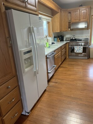 Fridge, stovetop, coffee/tea maker, toaster