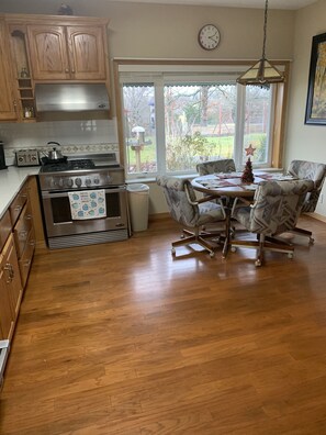 Fridge, stovetop, coffee/tea maker, toaster
