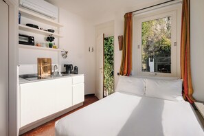 1 bedroom, desk, free WiFi, bed sheets
