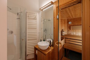Dusche, Haartrockner, Handtücher, Seife