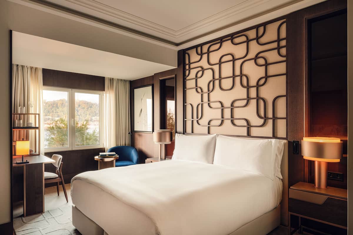 Deluxe Room, Accessible | Egyptian cotton sheets, premium bedding, down comforters, pillowtop beds