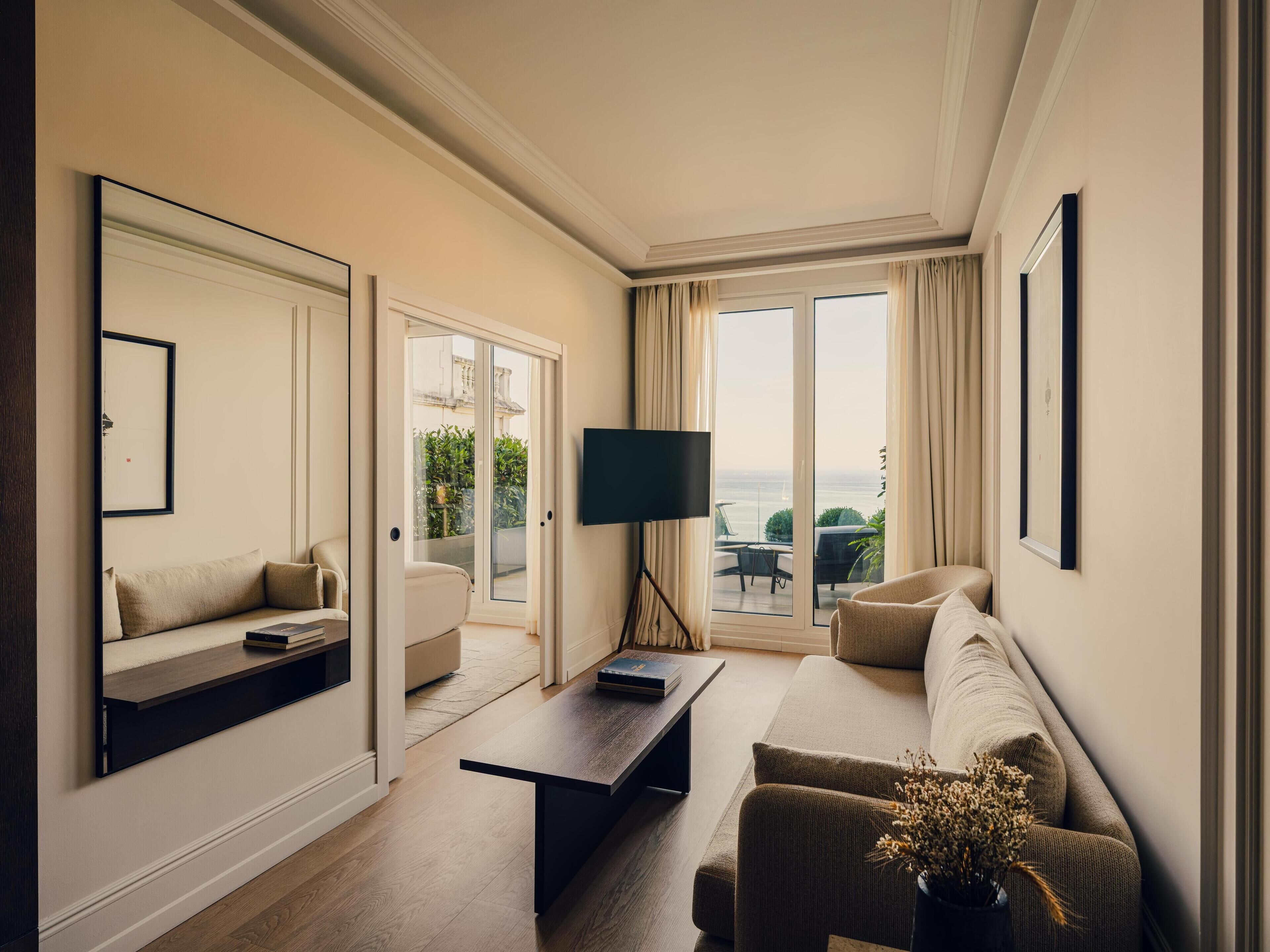 Egyptian cotton sheets, premium bedding, down comforters, pillowtop beds