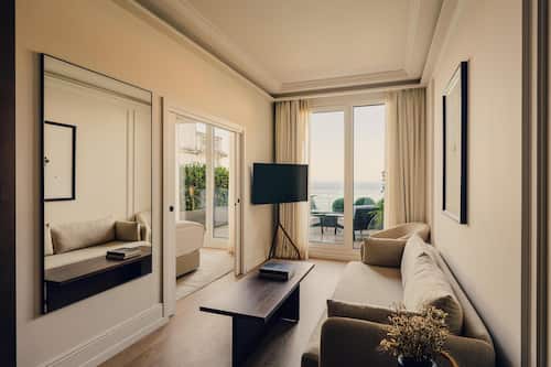 Suite (Yuhi)