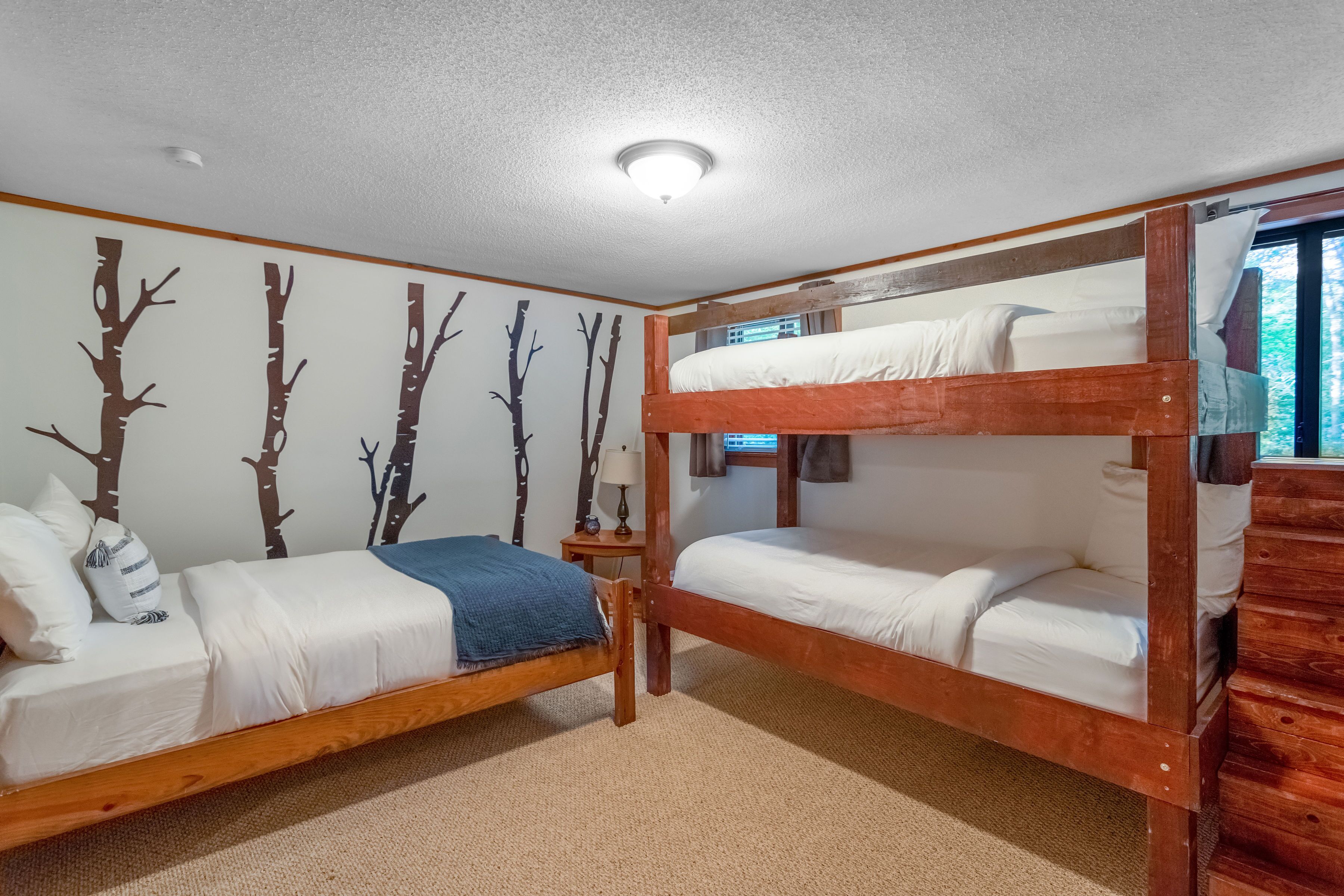 Sleeps 8! Fire Pit, Games, 15 Mins from Downtown Blue Ridge