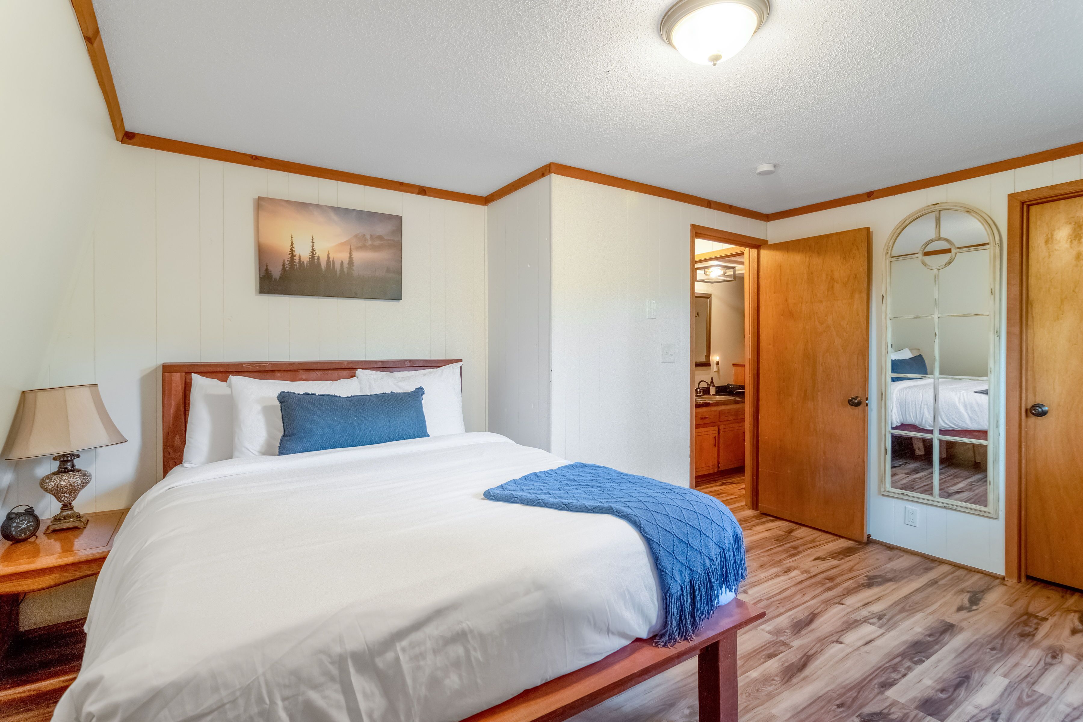 Sleeps 8! Fire Pit, Games, 15 Mins from Downtown Blue Ridge