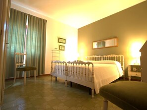 3 bedrooms, bed sheets - Apartment in villa on the 1st floor 250 meters from the beaches (Golfo Aranci)