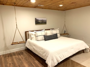 5 bedrooms, iron/ironing board, WiFi, bed sheets