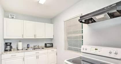 One bedroom vacation unit!