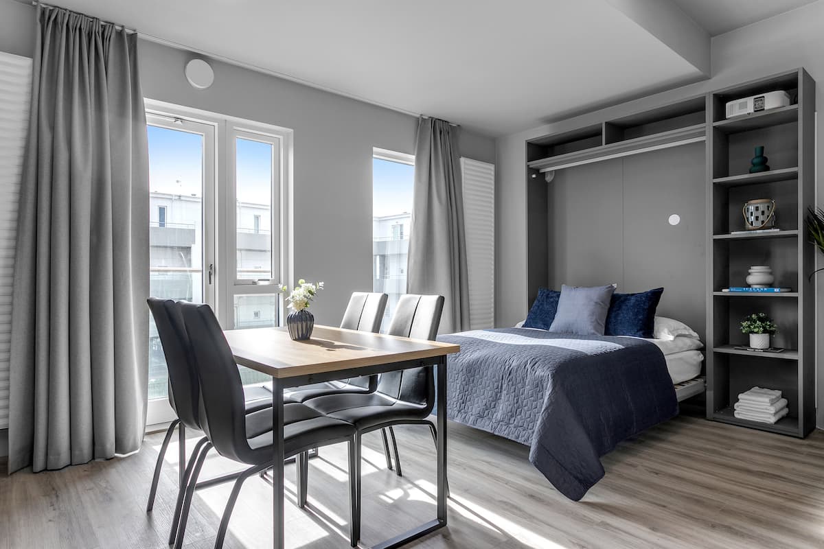 Deluxe Studio | Soundproofing, travel crib, free WiFi
