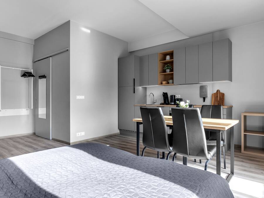 Deluxe Studio | Soundproofing, travel crib, free WiFi