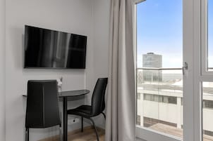 Soundproofing, travel crib, free WiFi