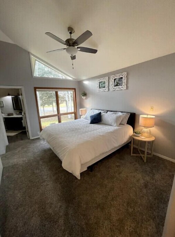 3 عدّة غرف نوم ومكواة/لوح كي وواي فاي مجانًا وملاءات أسرّة