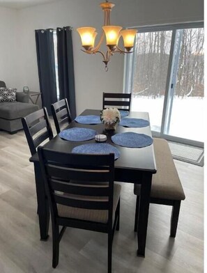 Dining - Snowmobile from your door-WIRELESS WIFI- SMART TV TO STREAM- RELAX-DOG FRIENDLY (Gaylord)