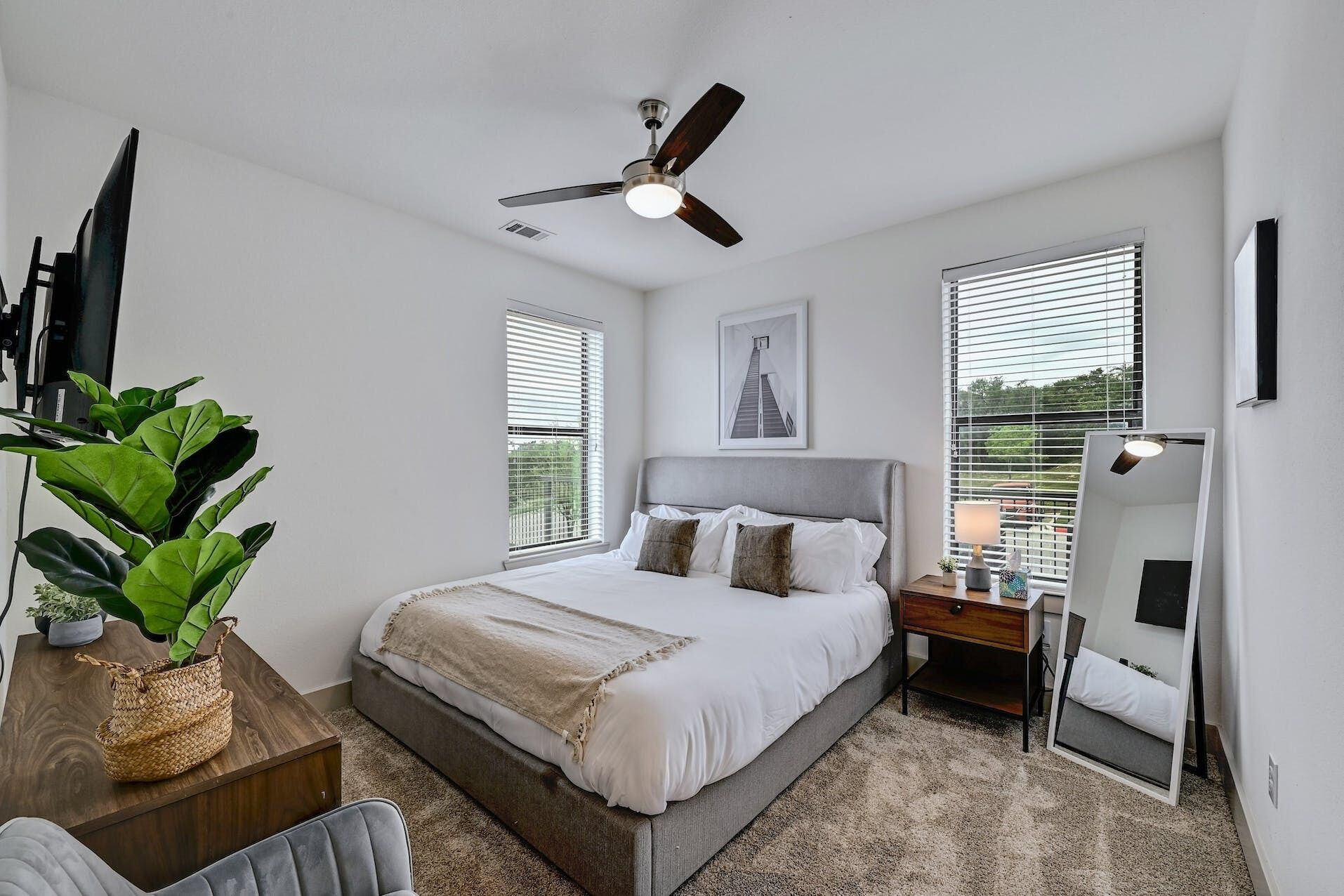 Lux 2Bed/2Bath Apt + King Bed + 1G WiFi