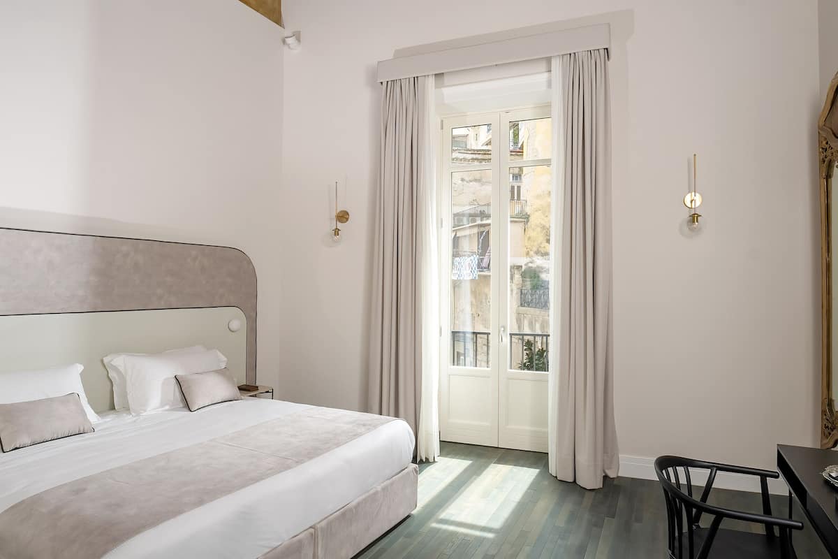 Deluxe Room | 1 bedroom, Egyptian cotton sheets, premium bedding, down comforters