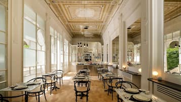 Tägliches inbegriffenes Frühstücksbuffet