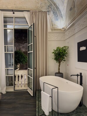 Junior Suite | View from room - Artemisia Domus - Giardino (Naples)