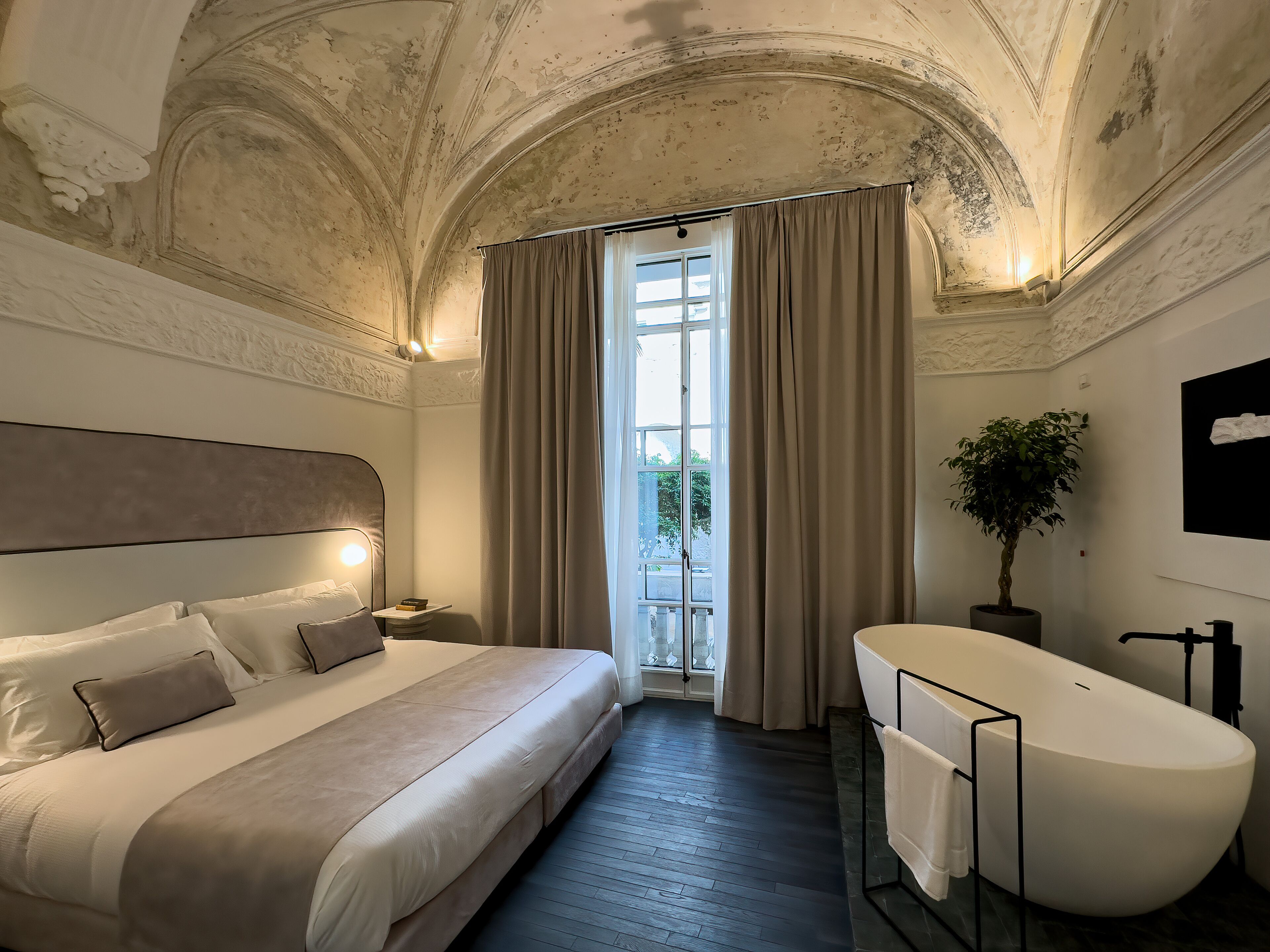 Junior Suite | Egyptian cotton sheets, premium bedding, down comforters