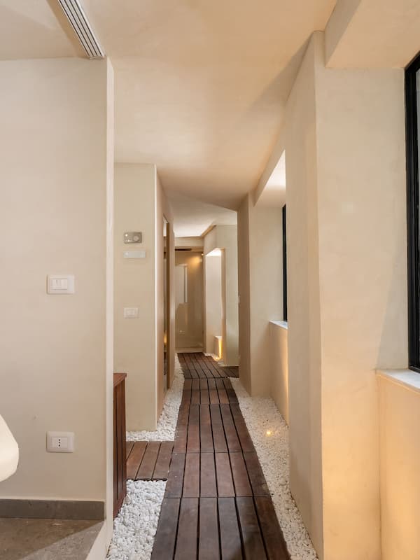 Sauna, steam room, Turkish bath, body treatments, aromatherapy