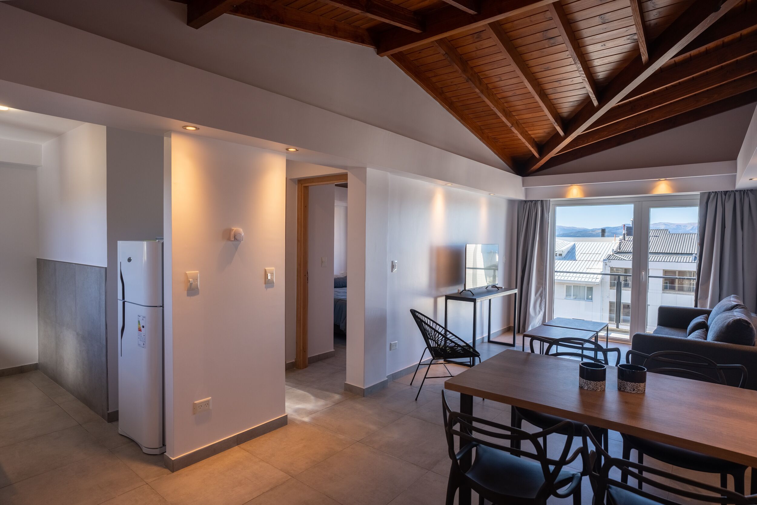 Căn hộ dành cho gia đình | Khu phòng khách | TV LCD 43-inch có truyền hình cáp, TV, sàn nhà có sưởi 