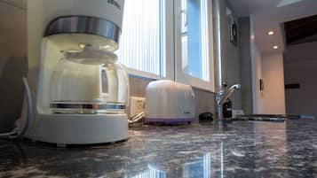 Family Apartment | Private kitchen | Full-size fridge, microwave, oven, stovetop