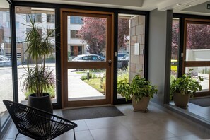 ฝ่ายต้อนรับ