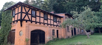 Unique vacation apartment for 6 to 8 people with a historic ambience
