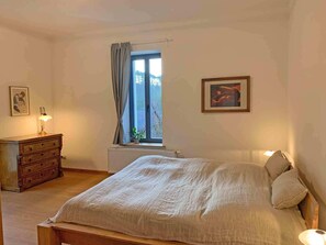 3 Schlafzimmer, Schreibtisch, Reisekinderbett, kostenloses WLAN