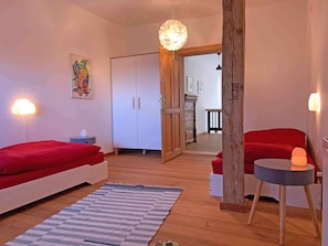 3 habitaciones, escritorio, cuna de viaje y wifi gratis 