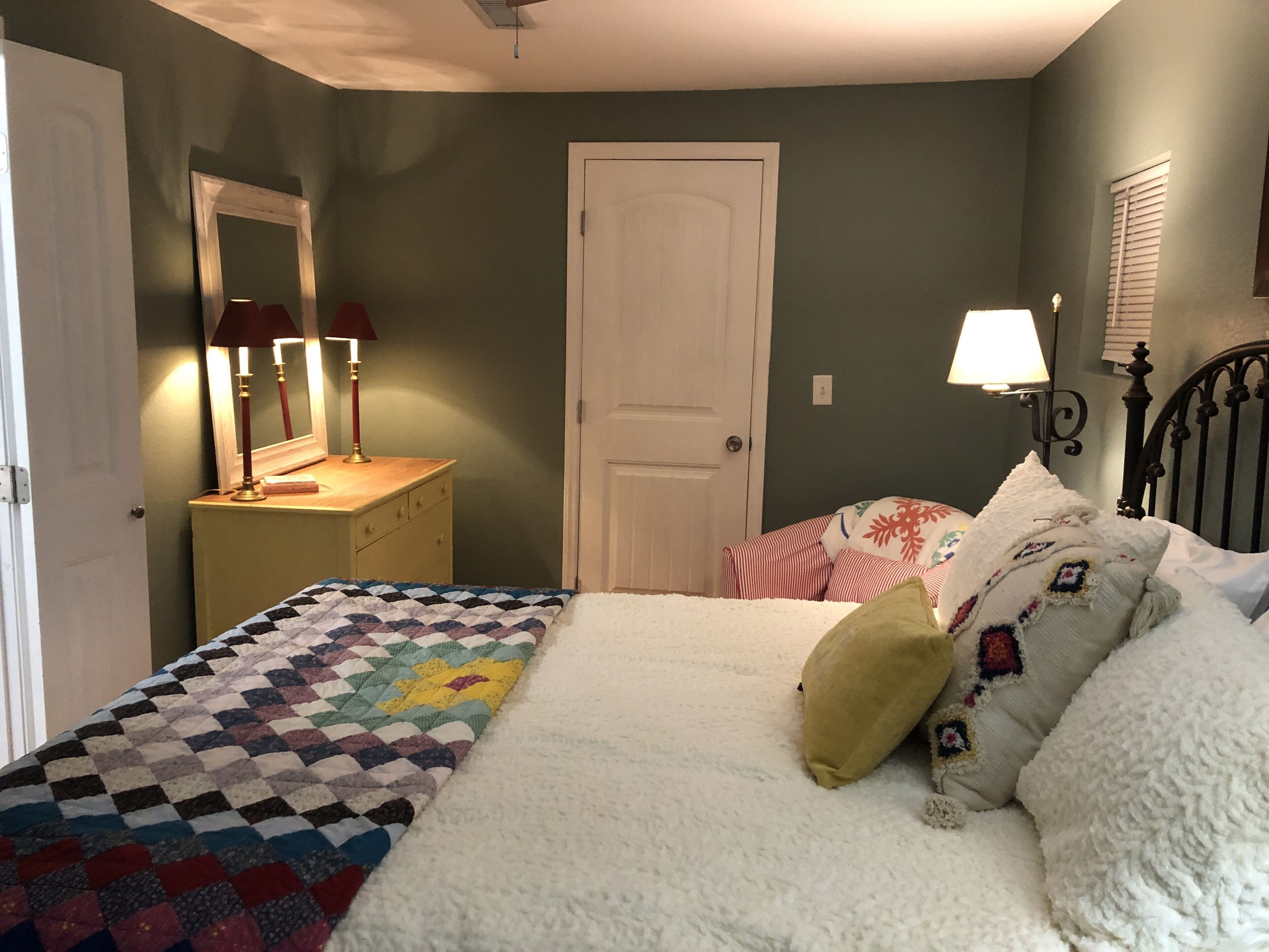 Relax at Cozy River Cottage