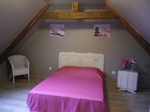 4 bedrooms, iron/ironing board