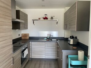 Kühlschrank, Ofen, Herdplatte, Geschirrspüler